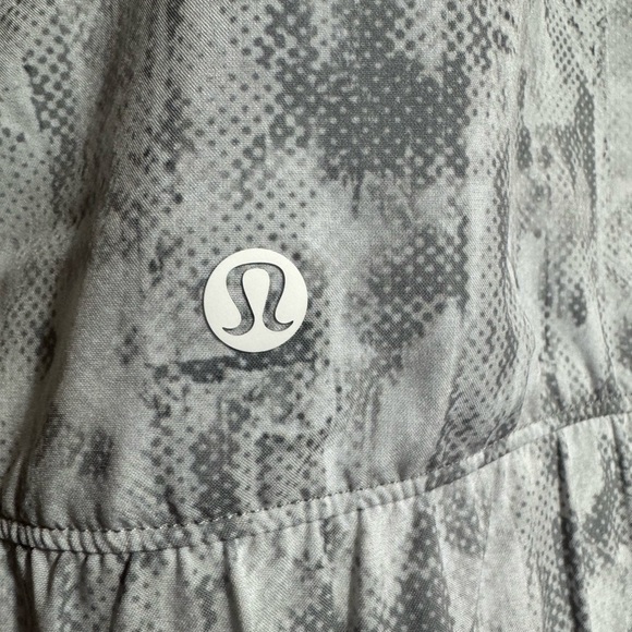 Lululemon Bombs Away Reversible Jacket White/Gray Printed Nylon Size L - Picture 8 of 10